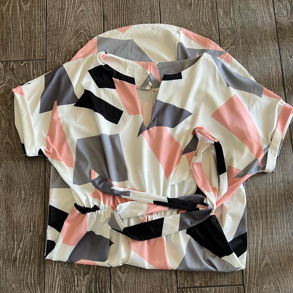 Brand new dress -peachy pink grey blank and white pattern - tie belt